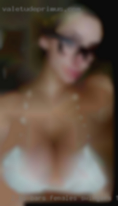 2 Bi bars females swingers to play with.